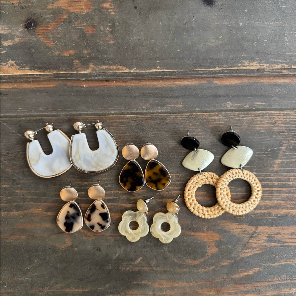 Set of Stylish Earrings in Neutral Tones